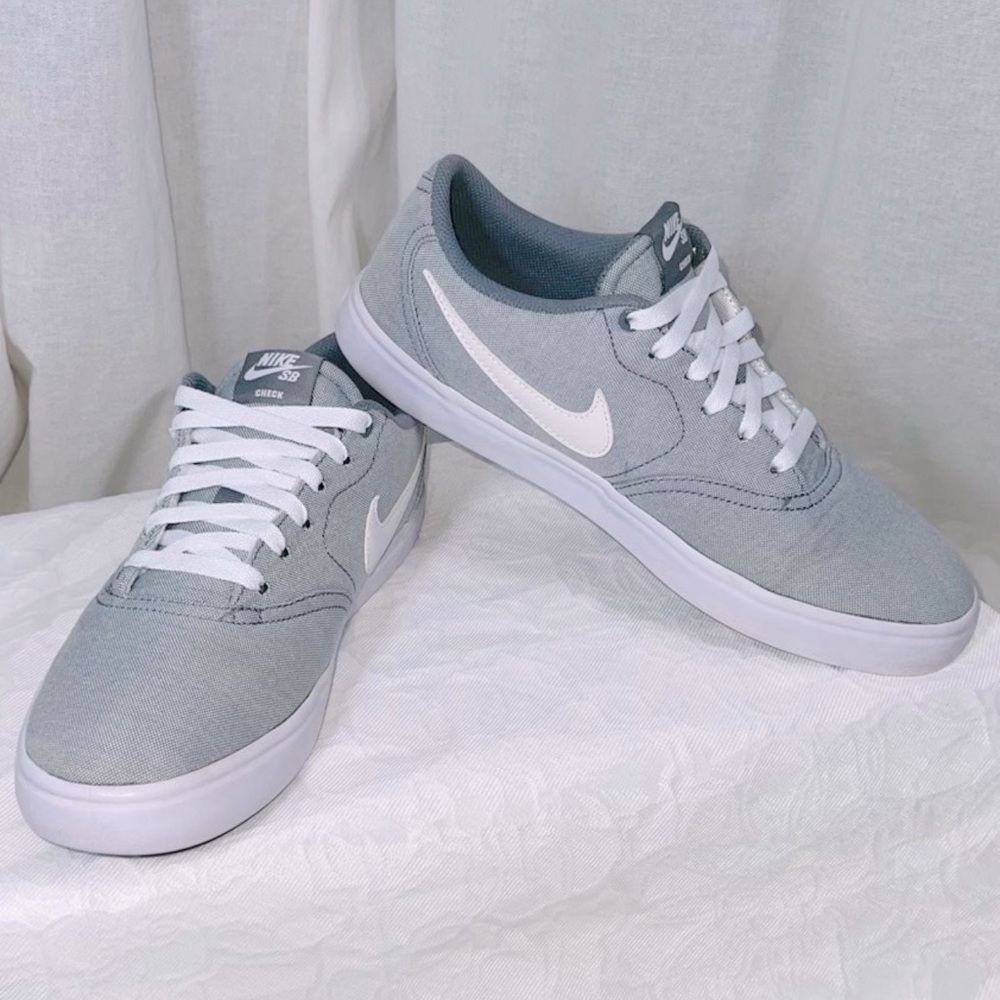 Nike SB Check Solarsoft Womens Skateshoes